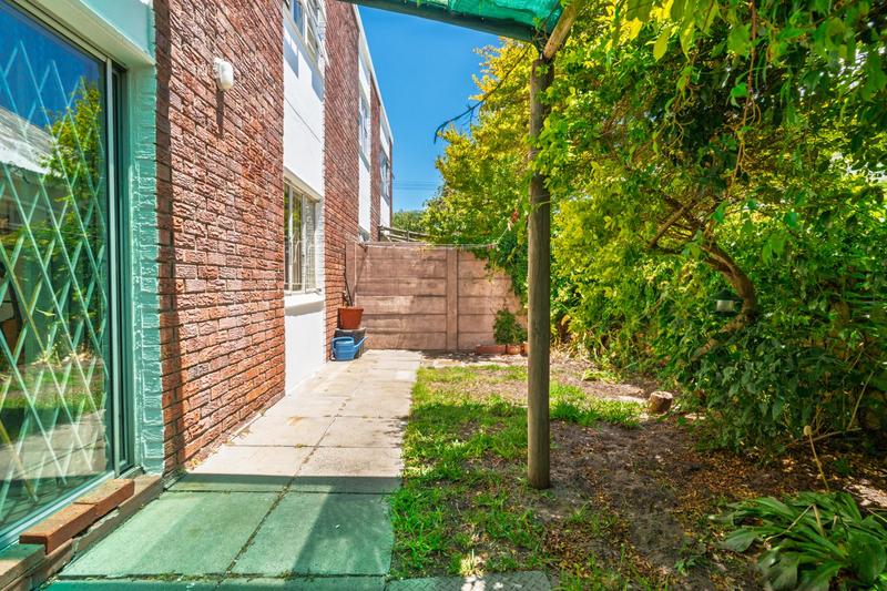 2 Bedroom Property for Sale in Harfield Village Western Cape